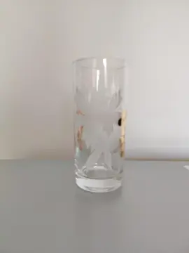 verre neuf décor fleur/grappe dorée