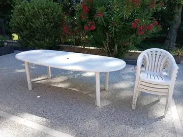 Ensemble table de jardin et chaise