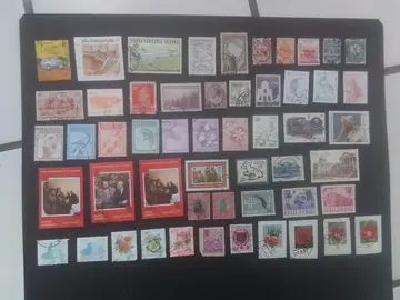53 timbres divers pays