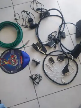 Plusieurs accessoires électroniques