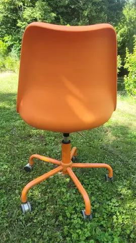 chaise de bureau orange