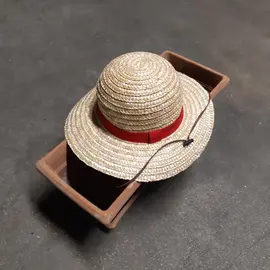 Chapeau de paille avec lien de serrage