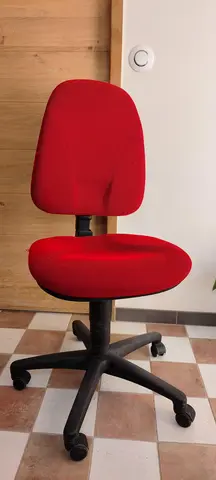 Chaise de bureau rouge