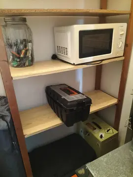 étagère en pin et agglo
