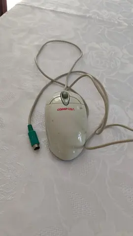 Souris filaire avec une connexion à l'ancienne