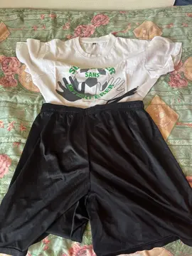 1 TS et 1 short taille 40