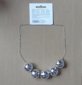 Collier boules facettes