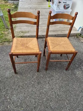 2 chaises de cuisine