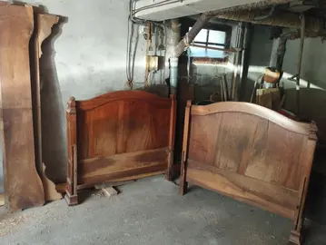 lit en bois ancien