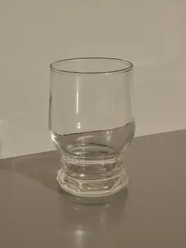 Verre vide de moutarde