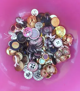 GROS LOT BOUTONS VARIES EN METAL