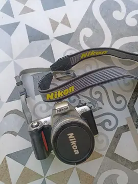 APPAREIL PHOTO NIKON ARGENTIQUE+ TÉLÉ OBJECTIF
