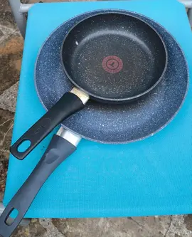 2 poêles