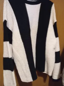 Pull femme noir et blanc avec manche large "taille 44"