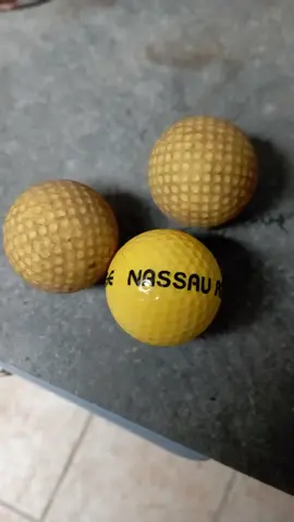 3 balles de golf