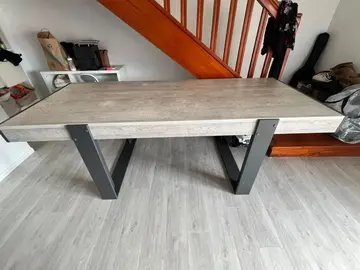 table en bois contemporaine