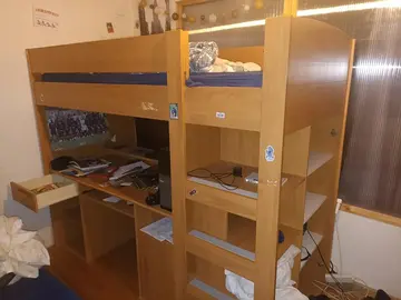 je donne ce lit mezzanine avec bureau en bon état
