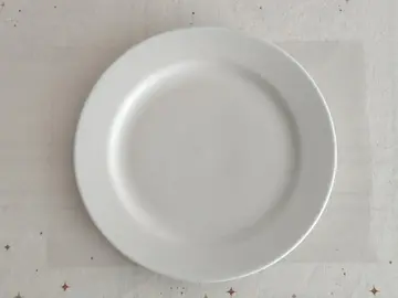 Assiette classique blanche