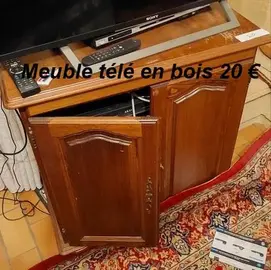 Meuble télé en bois pivotant