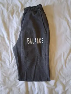 Ensemble de vêtement à donner et à venir récupérer. Taille M et S