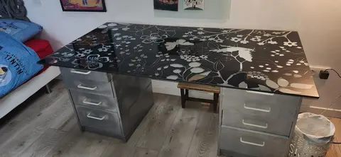bureau verre et métal