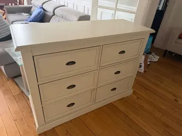 commode de chambre en bon état