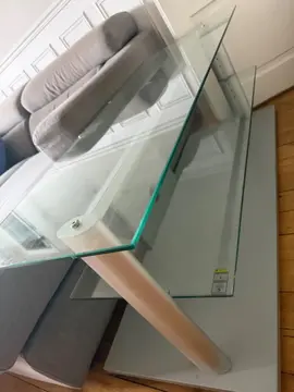 table basse en verre en état correct