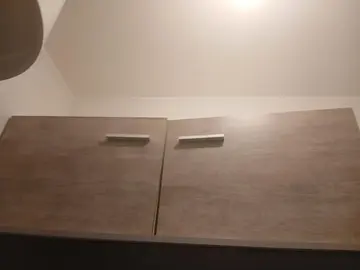 element de cuisine et table basse.