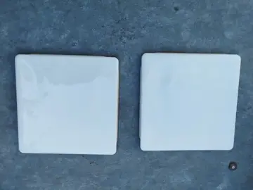 petits carreaux blancs