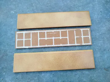plinthes marron clair