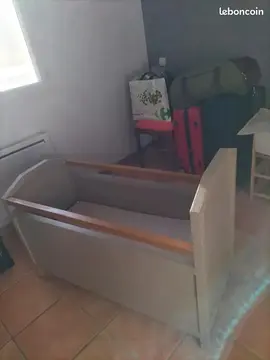 Lit bébé en bois