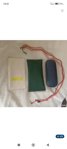 Boîtes, étuis et cordons à lunettes