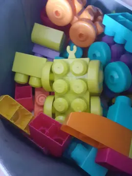 cubes de construction en plastique