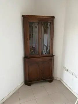 meuble d'angle avec vitrine
