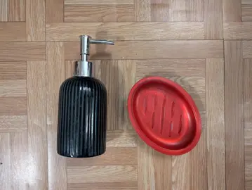 Lot d'accessoires de salle de bain