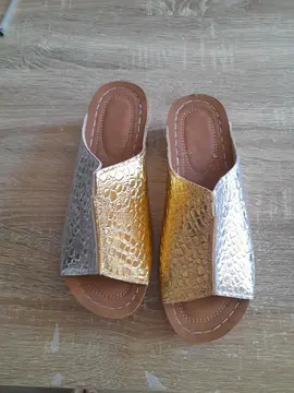 chaussures d'été or et argent T 37