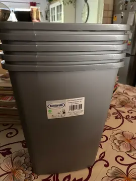 5 poubelles neuves sans couvercle