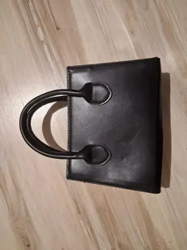 Petit sac noir et chaussure Nike et Grand Sac Noir