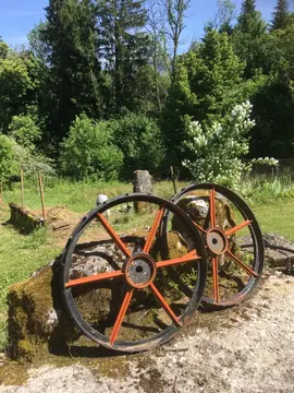 2 roues de char en metal