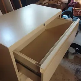 commode métallique
