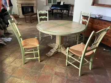 salle à manger 1 table et 4 chaises