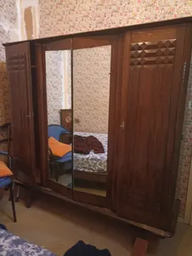 donne garde robe et grand buffet de salle à manger