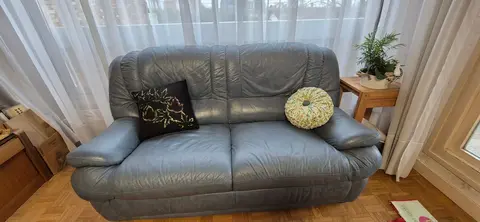 Canapé deux places + fauteuil, cuir ou assimilé