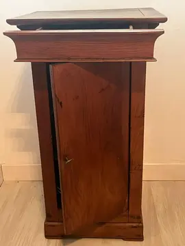 Petite commode en bois