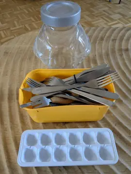 kit cuisine: couverts, bocal et glaçons