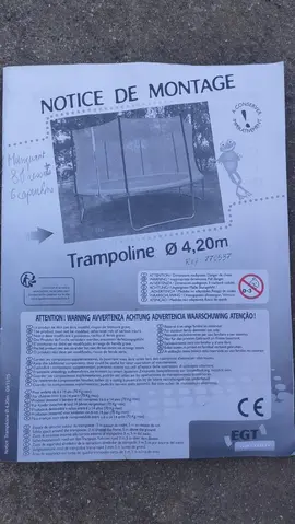 donne trampoline diam 4m20. manque les ressorts et un capuchon en haut du filet.