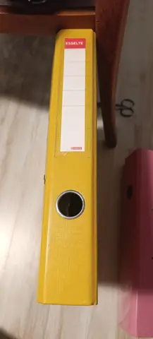 Classeur 5 cm, jaune et pochettes plastiques perforées