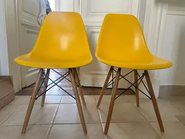 2 chaises à chercher aujhourdui