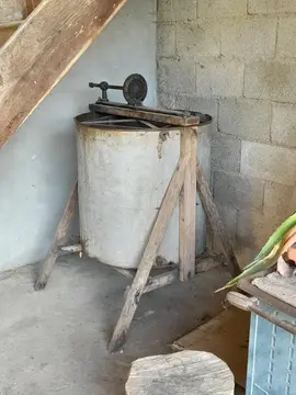 ancien extracteur de miel