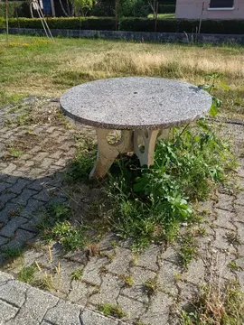 Lot Table extérieure + 2 pots de fleurs